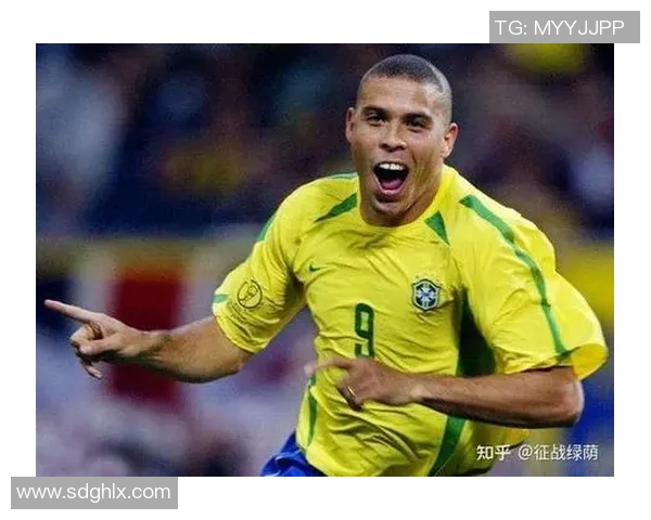 足球巨星成长历程：从街头小球员到绿茵场传奇的蜕变之路